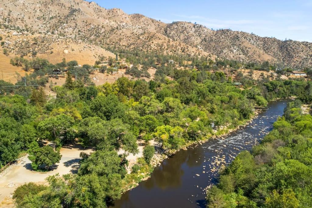 Deluxe Little 2 Min Stroll To Kern River Holiday home Kernville