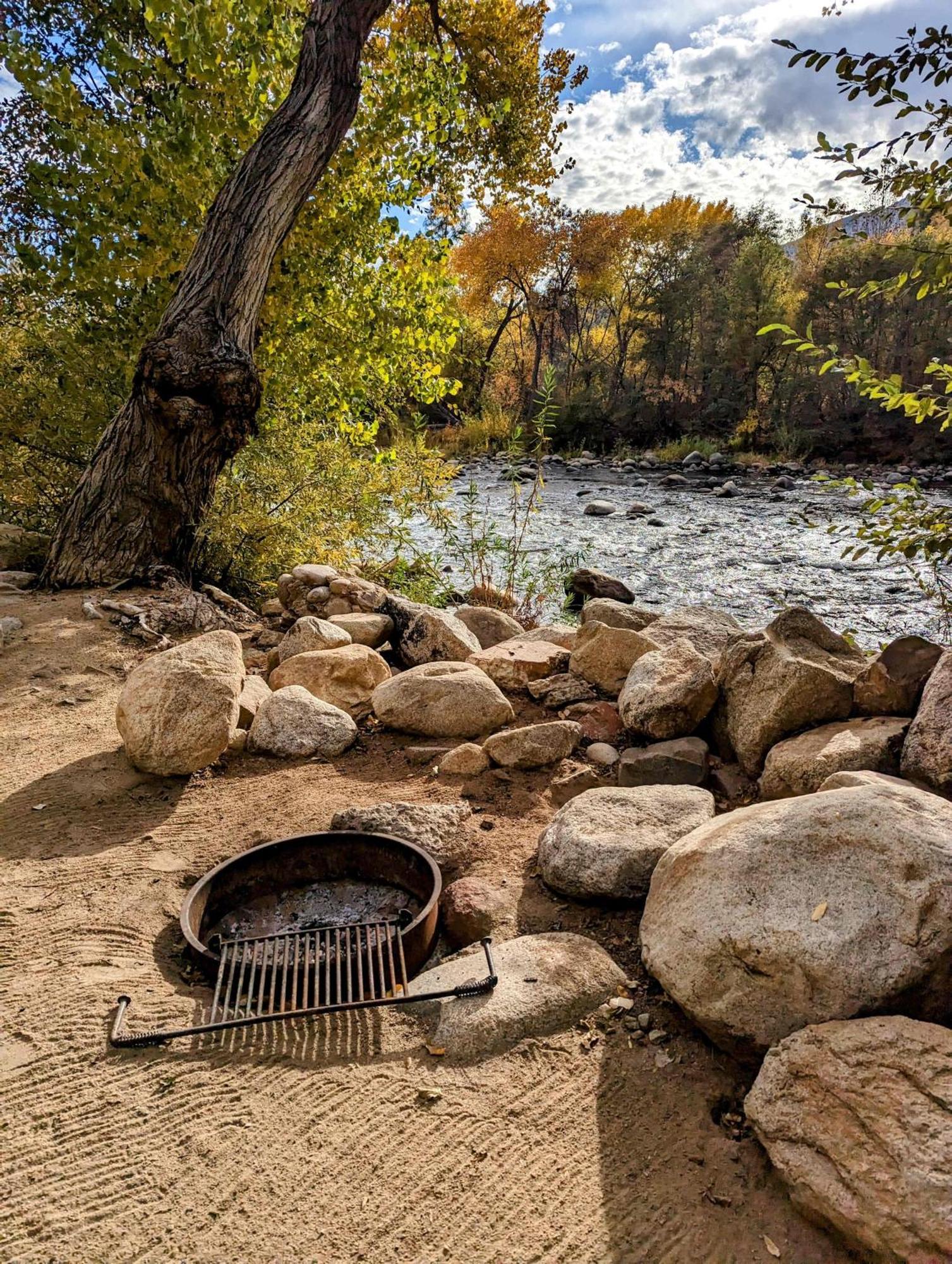 Deluxe Little 2 Min Stroll To Kern River Holiday home *