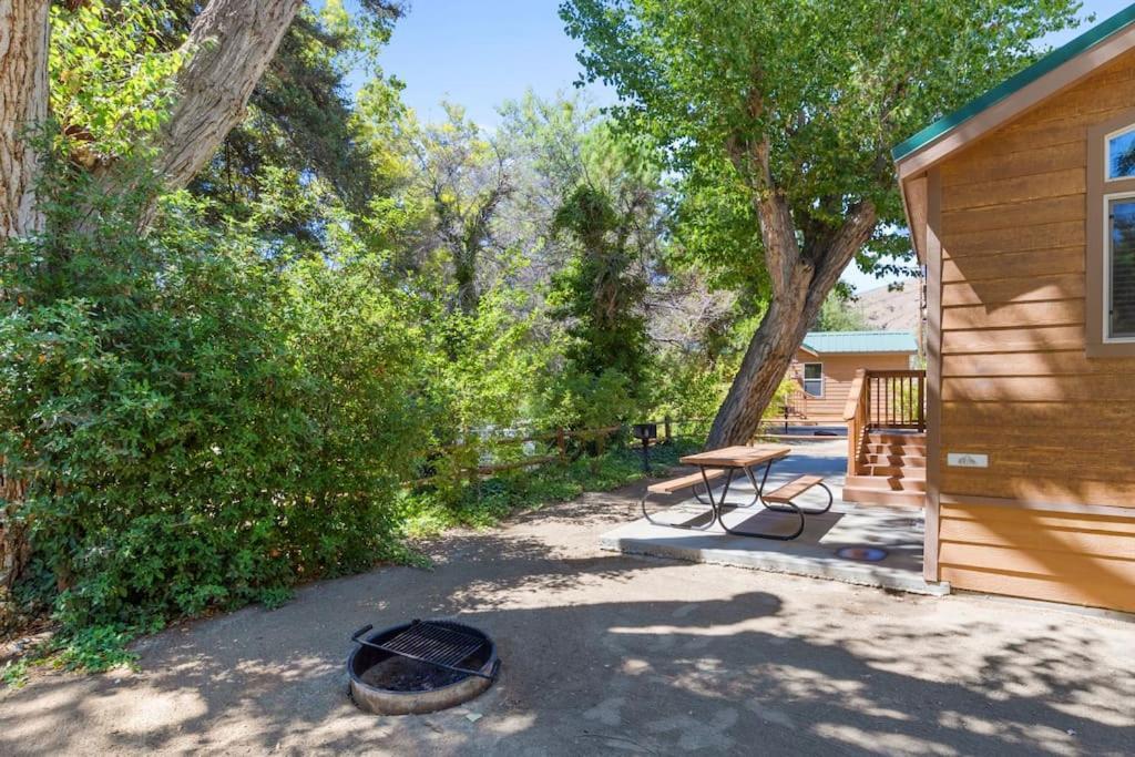 Deluxe Little 2 Min Stroll To Kern River Ferienhaus
